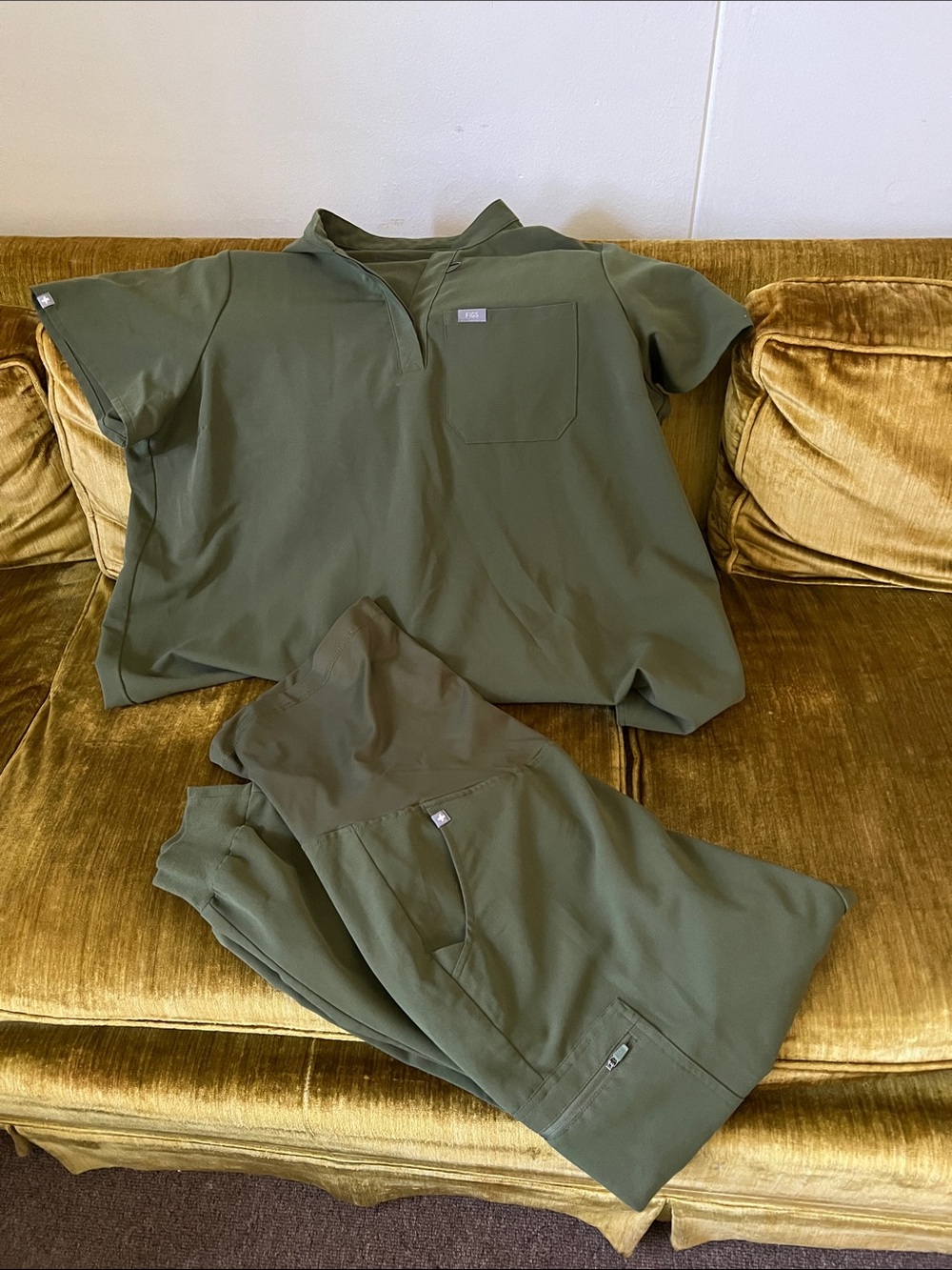 Figs Maternity set Olive Utility Scrub Top with Chest Pocket and jogger pants XL